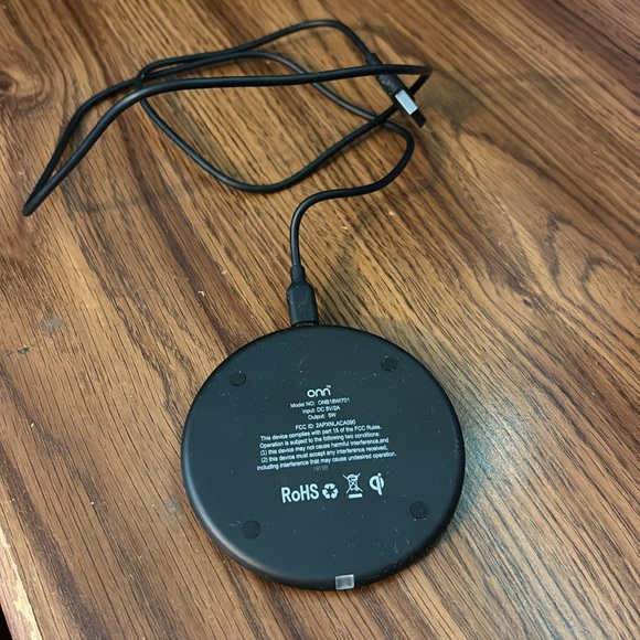 NWOT ONN Wireless Phone Charger 2 pc Circle & Cord Model No. ONB18WI701 DC 5V/2A - Picture 5 of 16